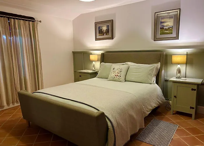 Le Grand Chene * Moustier